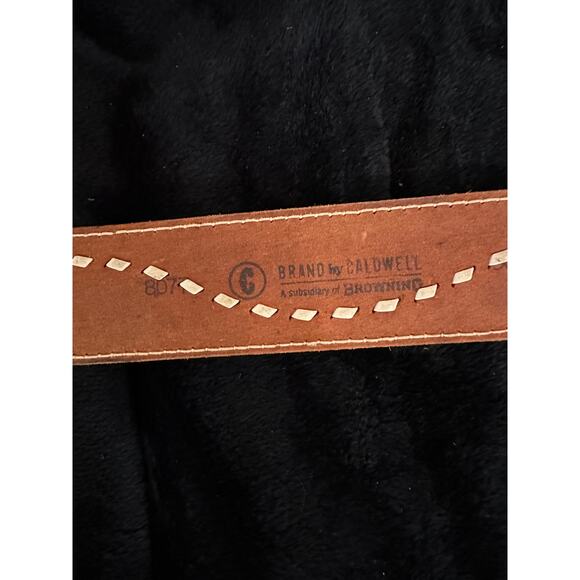 VINTAGE UNISEX DEADSTOCK CALDWELL TOOLED LEATHER BELT W/ NATIVE BEADED BUCKLE - Picture 4 of 8